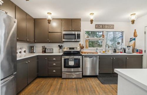 Pittsfield House | Serene Architect-Designed Vermont Chalet home