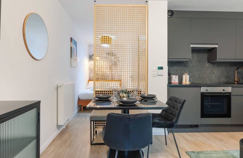 Montreuil Apartment | Serene break with terrace on the outskirts of Paris