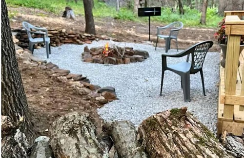 Kingston Cabin | Serene cabin with AC in charming Kingston
