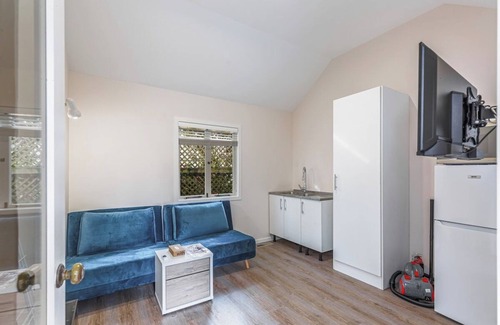 Mount Eden House | Serene & Cozy Home w Grill & Yard by Zodiak Stays
