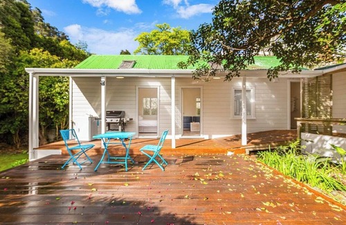 Mount Eden House | Serene & Cozy Home w Grill & Yard by Zodiak Stays