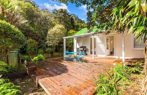 Mount Eden House | Serene & Cozy Home w Grill & Yard by Zodiak Stays