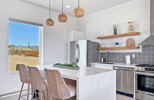 Joshua Tree House | Serene Desert Sanctuary - Pool, Hot Tub, Sauna & More in a Stunning New Home!