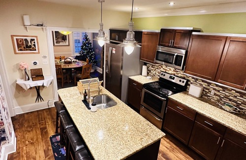 West Chester House | Serene Downtown Luxury Retreat, Hot Tub, Garden, High-end Hospitality