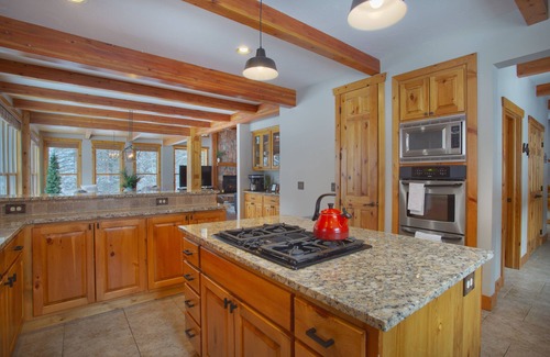 Breckenridge House | Serene Escape 5 miles to Main St; great for large groups or families!