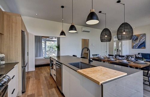 Sainte-Beatrix Ski Chalet | Serene Getaway, Hot Tub and Fireplace