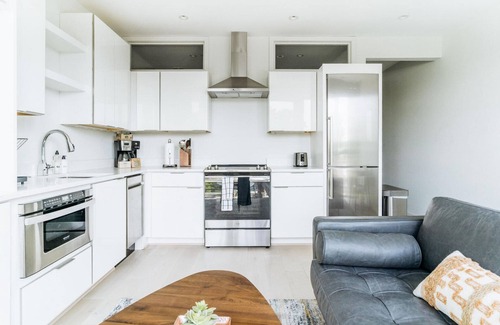 H Street Corridor Apartment | Serene H Street 2BR w/W/D, nr Bus Stops & Restaurants, by Blueground