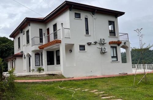 Lemery Apartment | Serene Holiday Home Mt Taal View lel
