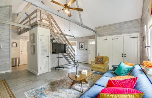 Holmes House | Serene Holmes Cottage Near Lakes and Trails!