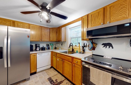 Lamoine House | Serene home with a deck, grill, firepit, board games, washer/dryer, & mtn views