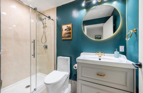 Dunbar House | Serene Kerrisdale Retreat, Private Room with Shared Amenities
