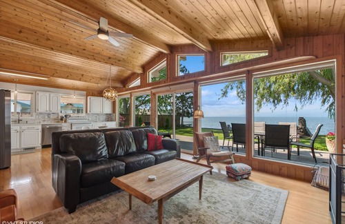 Bigfork House | Serene Lakeside Cabin Retreat on Flathead Lake, Montana.