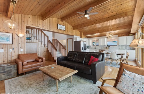 Bigfork House | Serene Lakeside Cabin Retreat on Flathead Lake, Montana.