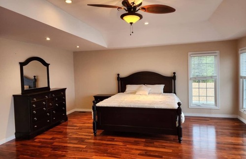 Bowmanville House | Serene Lakeside Retreat (Private Lake Access)