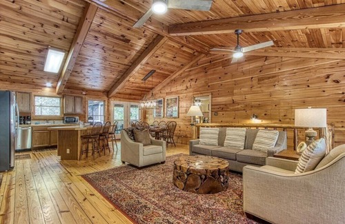 Townsend Cabin | Serene & Lux 4BR w Game Room!…HOT TUB…POOL TABLE