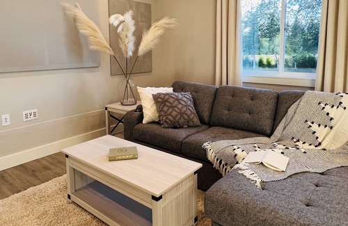Carver House | Serene, New FULL KITCH. Countryside Guest suit