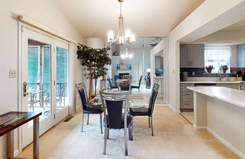 Ocean Pines House | Serene Ocean Pines home w/private deck all-season room & fully stocked kitchen