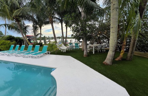 Yacht Club Estates House | Serene old Florida home on Sawfish Bay, kayaks, pool + hot tub, SEPT DEALS!