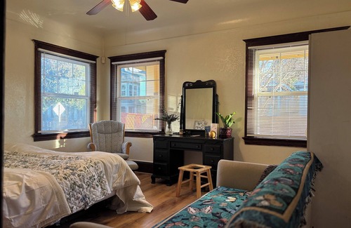 Oakland Bed & Breakfast | Serene Postpartum Retreat: Nurturing Space for New Mothers hosted by QCCS