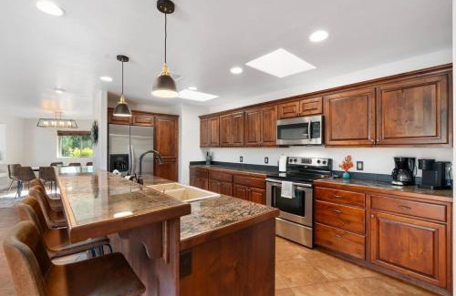 West Sedona House | Serene Retreat - 2 Acres, Firepit, River Access
