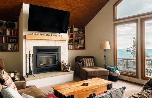 Evergreen House | Serene Rocky MTN Retreat w Hot Tub - Pet-Friendly