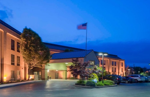 Carlisle Hotel | Serene Room with In-Room Movies and Breakfast – Near Carlisle Fairground