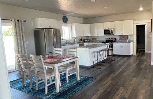 Big Water House | Serene Sanctuary - close to Lake Powell!