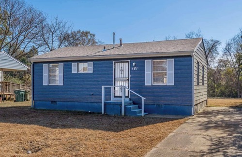 Whitehaven House | Serene Simplicity: Close to I-55 Graceland Airport