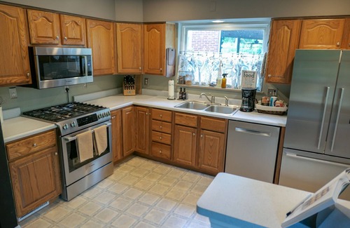 Reading House | Serene Stay in Central Cincinnati