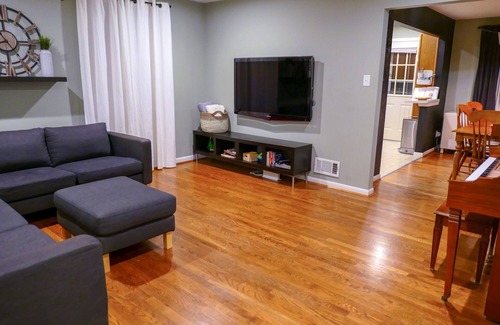 Reading House | Serene Stay in Central Cincinnati