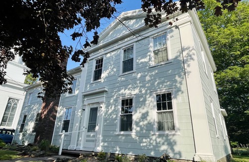 Franklin House | Serene Two Bedroom Suite To Rent In Historic Home