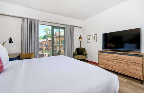 Los Gatos Hotel | Serene Unit with Free Parking & Pool, Pets Friendly Near Silicon Valley