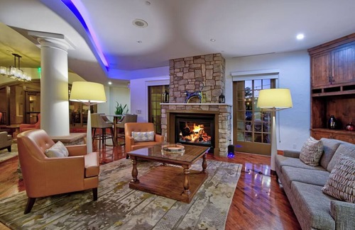 Los Gatos Hotel | Serene Unit with Free Parking & Pool, Pets Friendly Near Silicon Valley