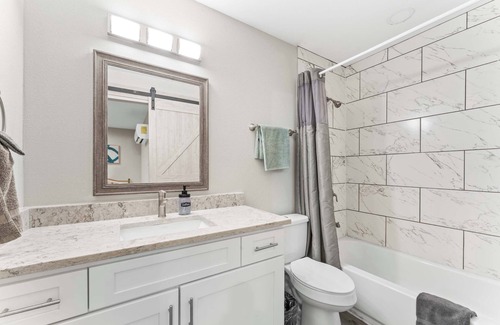 Clarksville Apartment | Serene West Downtown studio w/washer&dryer