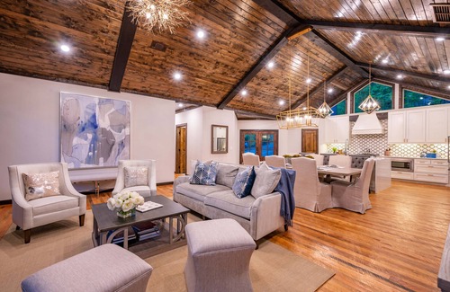Broken Bow Cabin | Serengeti features three king master suites and bunk room bordering National Forest