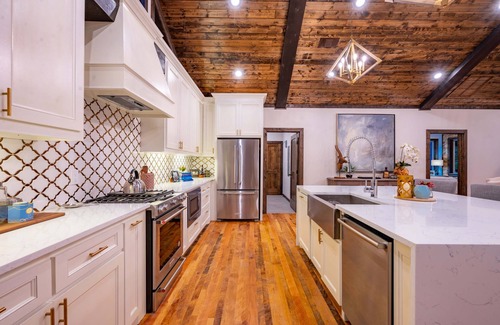 Broken Bow Cabin | Serengeti features three king master suites and bunk room bordering National Forest