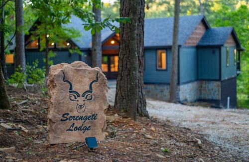 Broken Bow Cabin | Serengeti features three king master suites and bunk room bordering National Forest