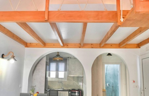Kamari Apartment | Serenite Santorini 2 Bd Getaway and Stunning Sea View