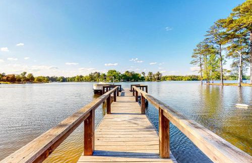 Prosperity House | Serenity at the Lake