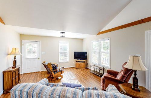 Prosperity House | Serenity at the Lake