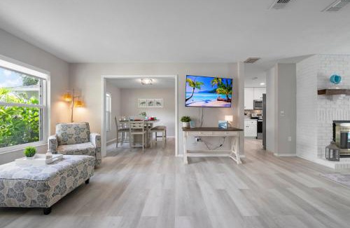 West Bradenton House | Serenity by the Sea! Cozy pool home with putting green & fire pit!