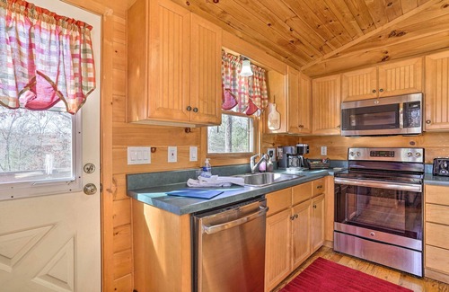 Mineral Bluff Cabin | 'Serenity Cabin' w/Furnished Deck
