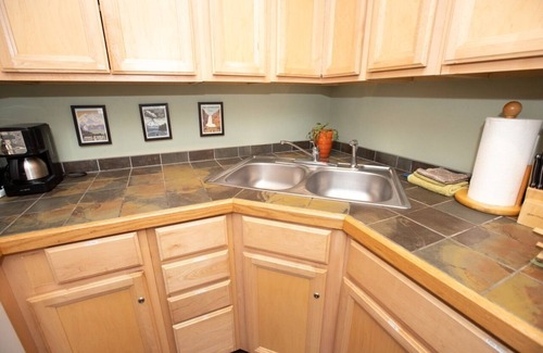 Bent Creek House | Serenity Cottage❤️Hot Tub Parkway Retreat w/kitchen & patio garden