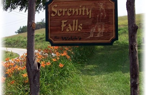 Rockwood House | Serenity Falls Charming home w/stone wood fireplace. Close to 7 Springs Resort