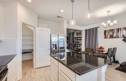 Georgetown House | Serenity Haven: Charming 5 Bed with Moden Amenities