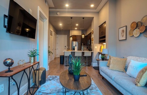 Midtown Condo | SERENITY IN THE CITY