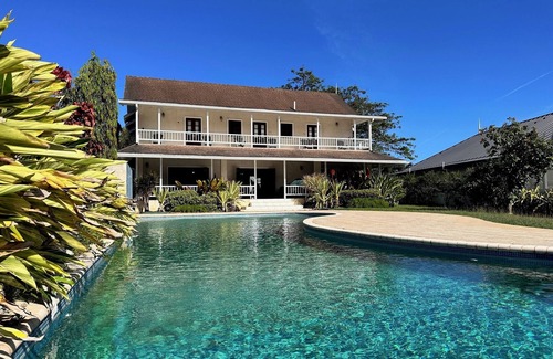 Golden Grove Villa | Serenity - lake view villa in Samaan Grove