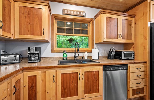 Duluth House | Serenity Lodging- Large Peaceful Home-10 miles from the Heart of Downtown