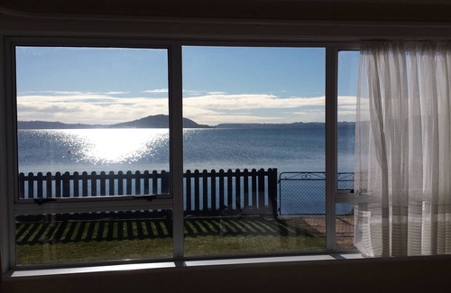 Rotorua Cottage | Serenity on the edge of the lake