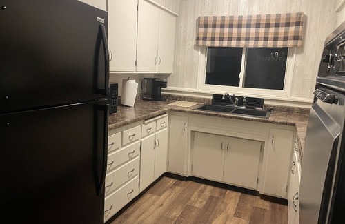 Rock Island Apartment | Serenity @ Popplewell Manor